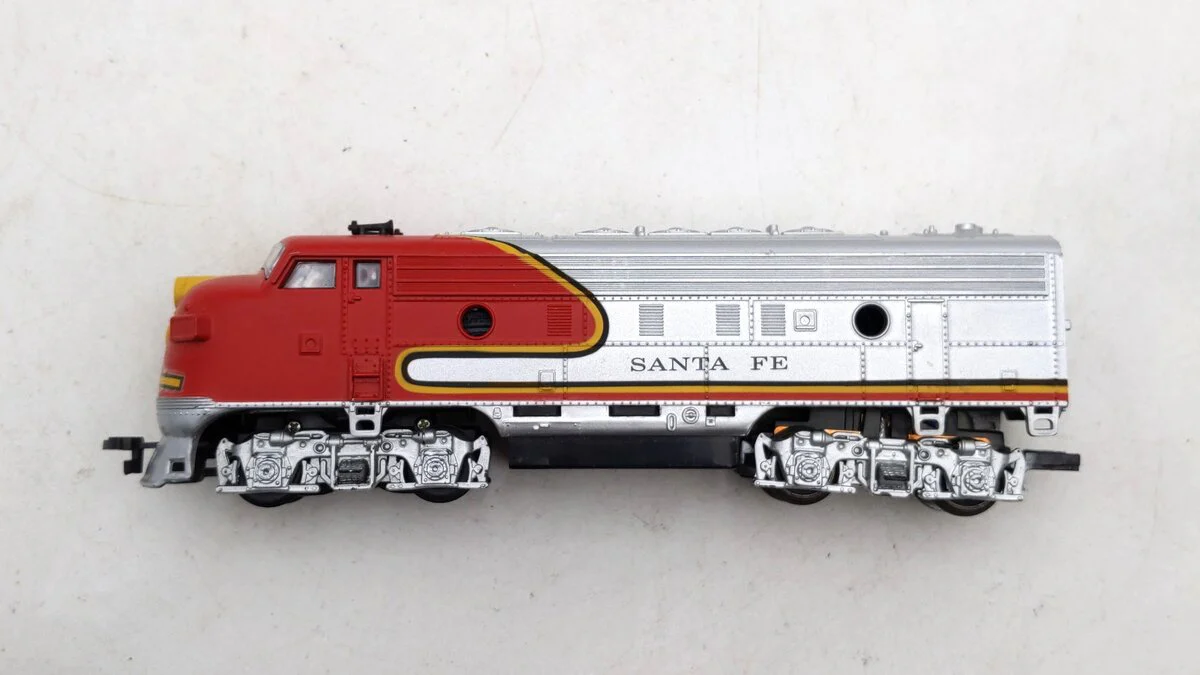 Life Like HO Scale Atchison Topeka Santa Fe F7A Diesel Locomotive EX