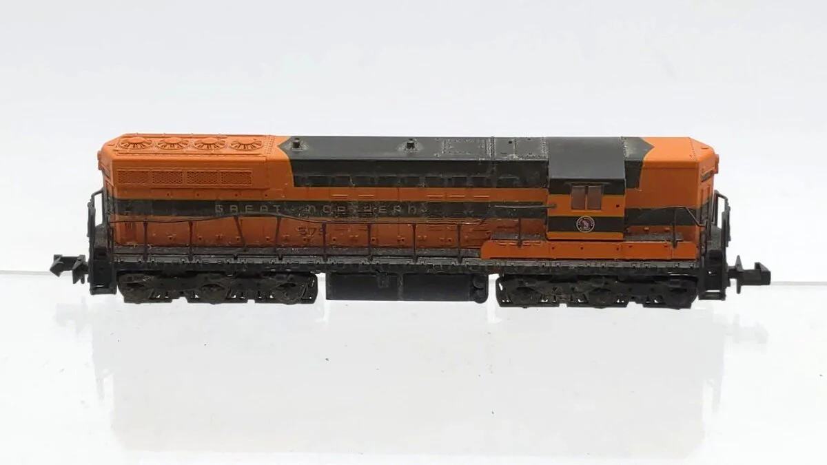 Life Like N Scale Great Northern SD-7 Diesel Locomotive #579 EX