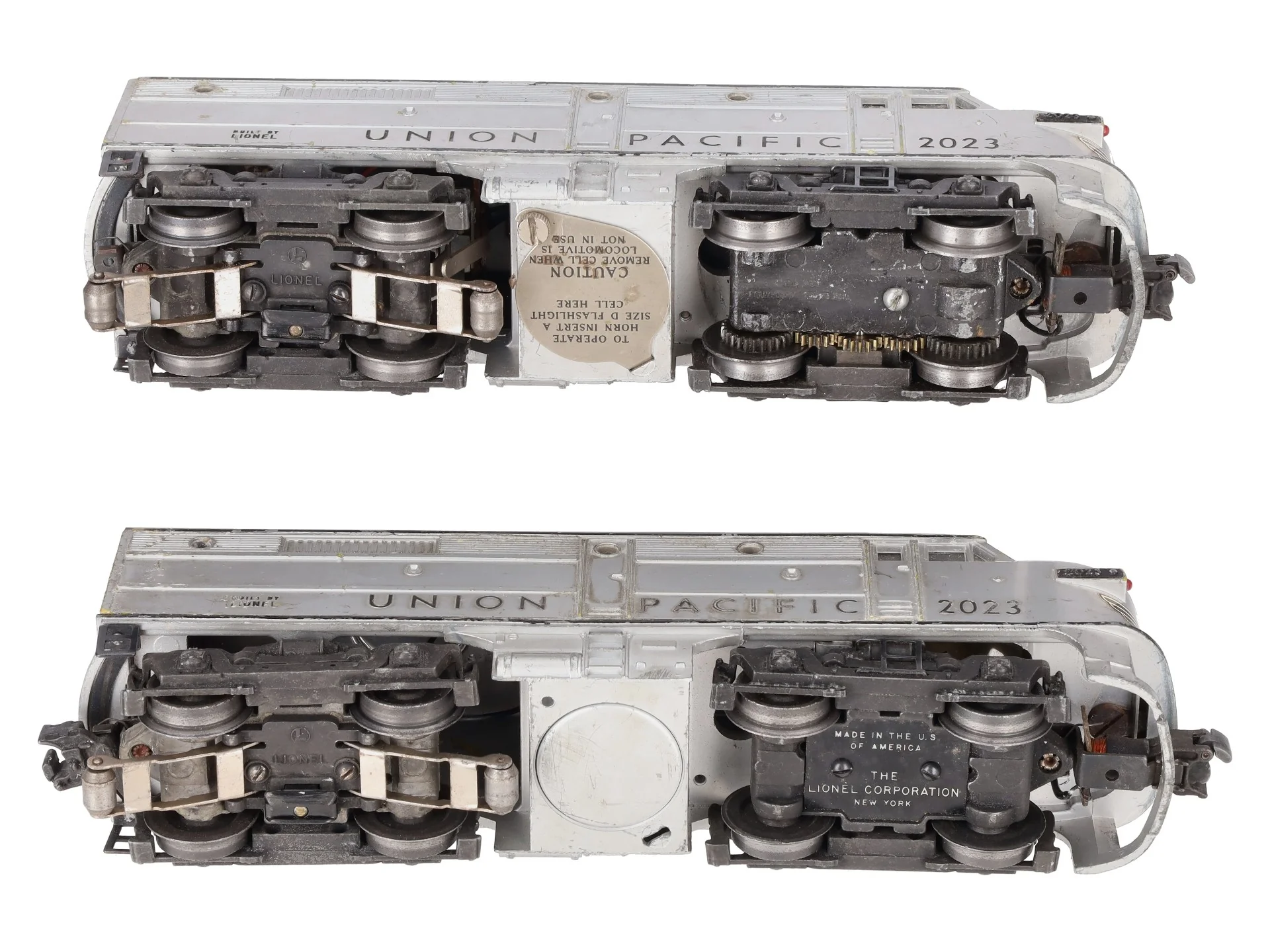 Lionel 2023 Vintage O Union Pacific Alco AA Diesel Locomotives - Silver & Gray VG - Image 4