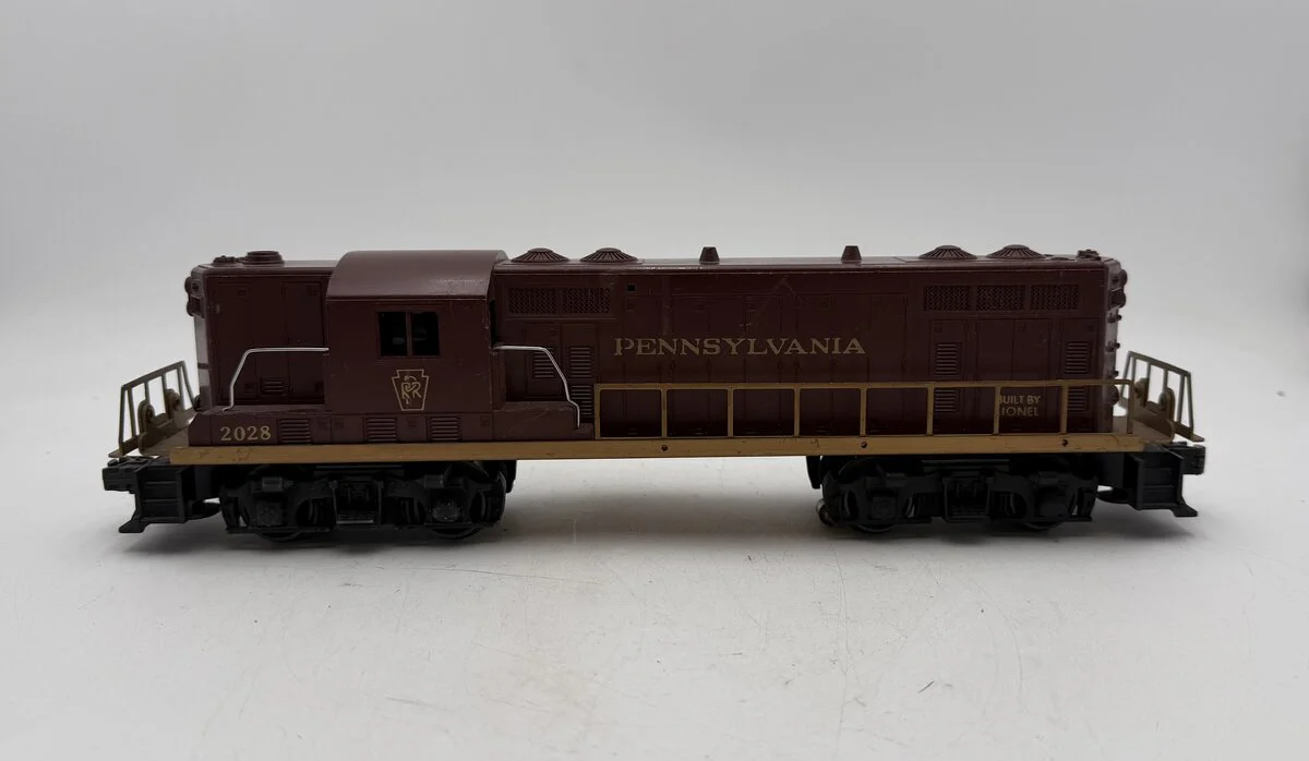 Lionel 2028 Vintage O Pennsylvania GP-7 Diesel Locomotive VG