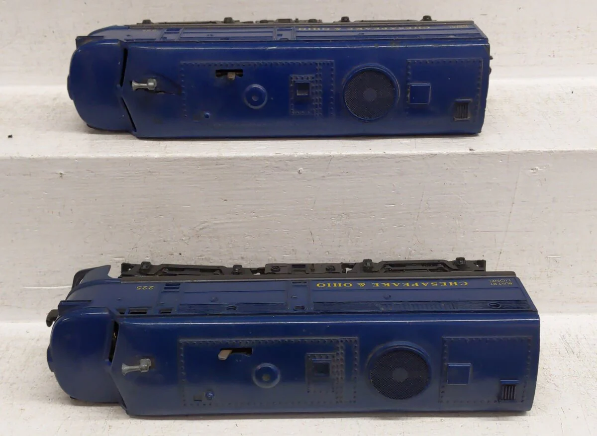 Lionel 225 Vintage O Chesapeake & Ohio AA Diesel Locomotive Set VG - Image 3