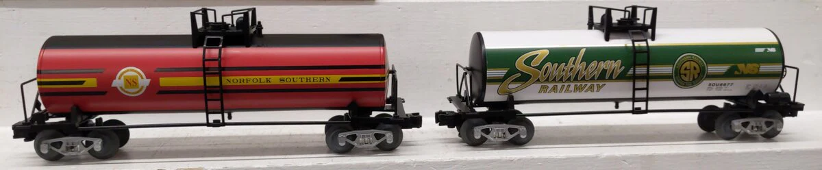 Lionel 2301120 O Gauge Unibody Tank Car (Pack of 2) LN/Box - Image 2