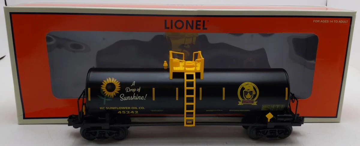 Lionel 2401100 O Gauge CPKC Sunflower Oil Tank Car #45242 LN/Box