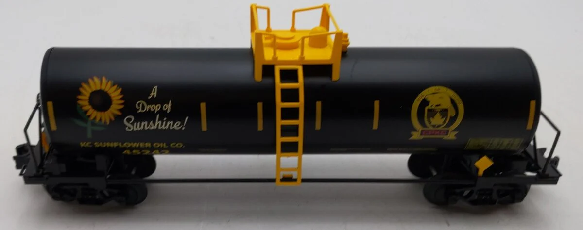Lionel 2401100 O Gauge CPKC Sunflower Oil Tank Car #45242 LN/Box - Image 2