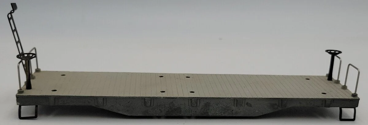 Lionel 2419-2 Gray Lionel Lines Cast Flat Car Frame with Hand Rails & Ladder - Image 2