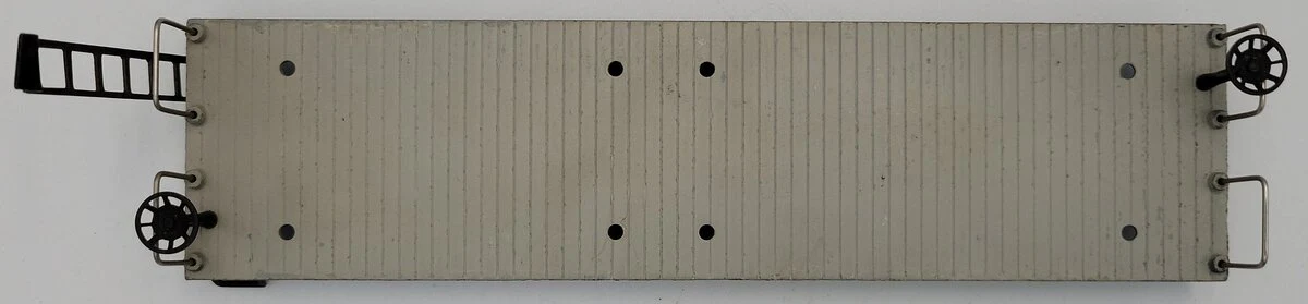 Lionel 2419-2 Gray Lionel Lines Cast Flat Car Frame with Hand Rails & Ladder - Image 3