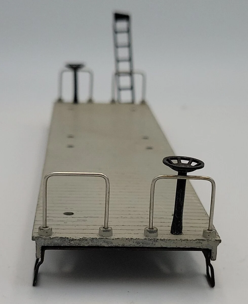 Lionel 2419-2 Gray Lionel Lines Cast Flat Car Frame with Hand Rails & Ladder - Image 4