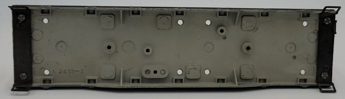 Lionel 2419-2 Gray Lionel Lines Cast Flat Car Frame with Hand Rails & Ladder - Image 5