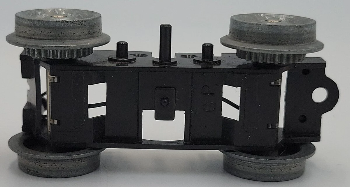 Lionel 28857-101 O Gauge GP Plastic Motor Truck Frame w/ Wheels - Image 3