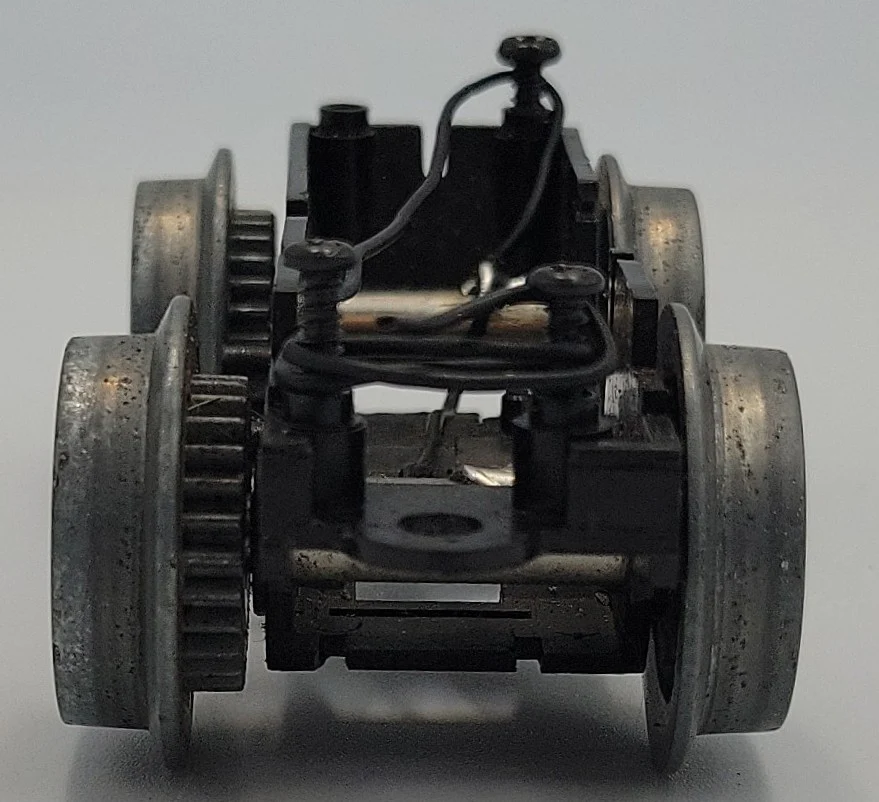 Lionel 28857-101 O Gauge GP Plastic Motor Truck Frame w/ Wheels - Image 4