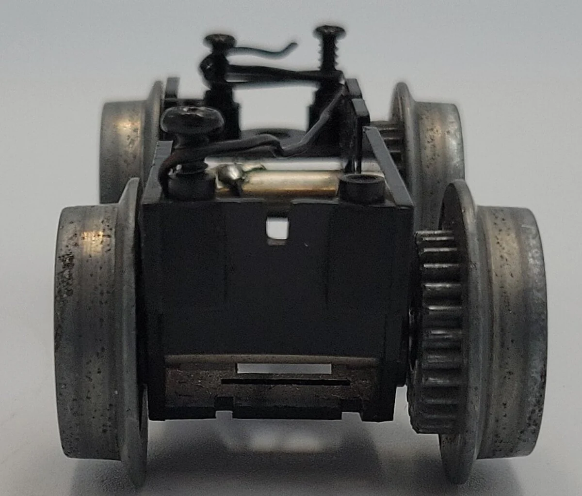 Lionel 28857-101 O Gauge GP Plastic Motor Truck Frame w/ Wheels - Image 6
