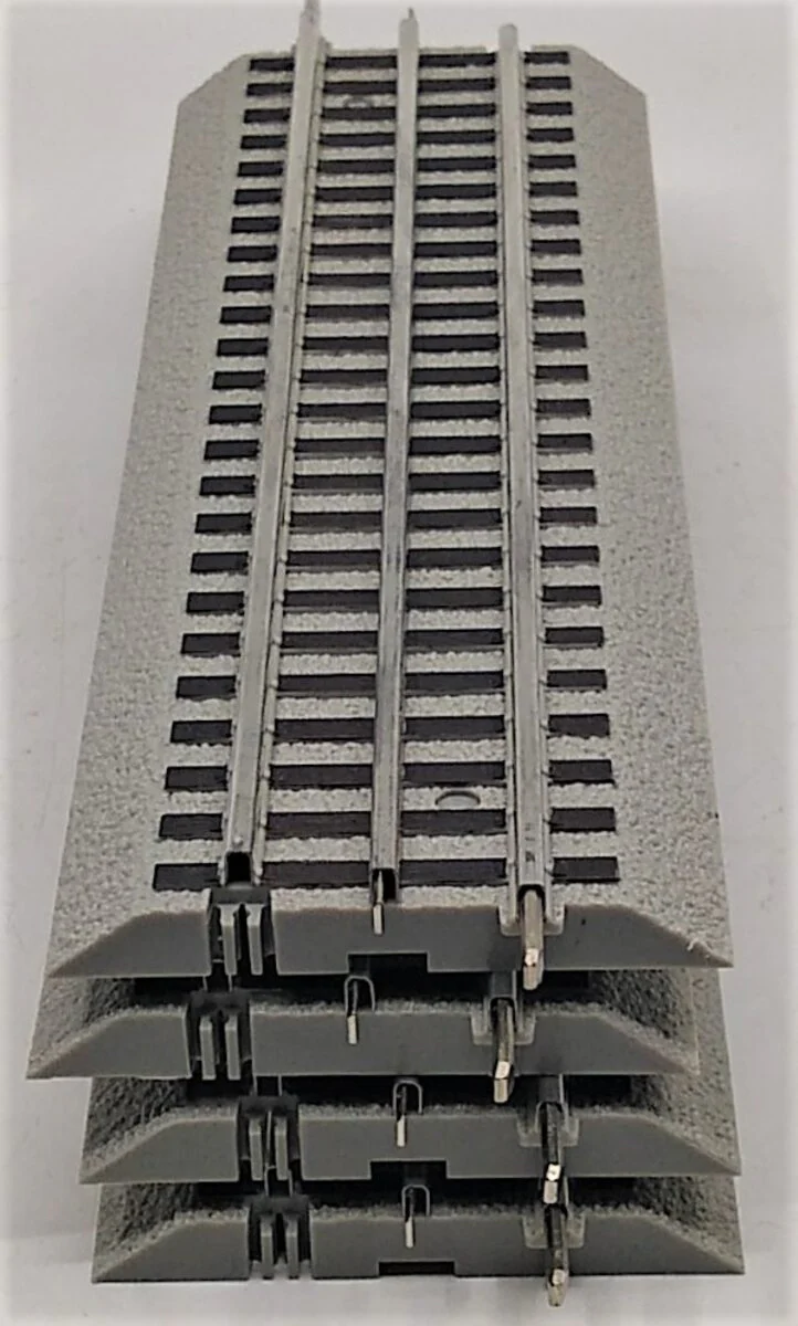 Lionel 6-12032 O Scale Straight FasTrack (Pack of 4) NIB - Image 2