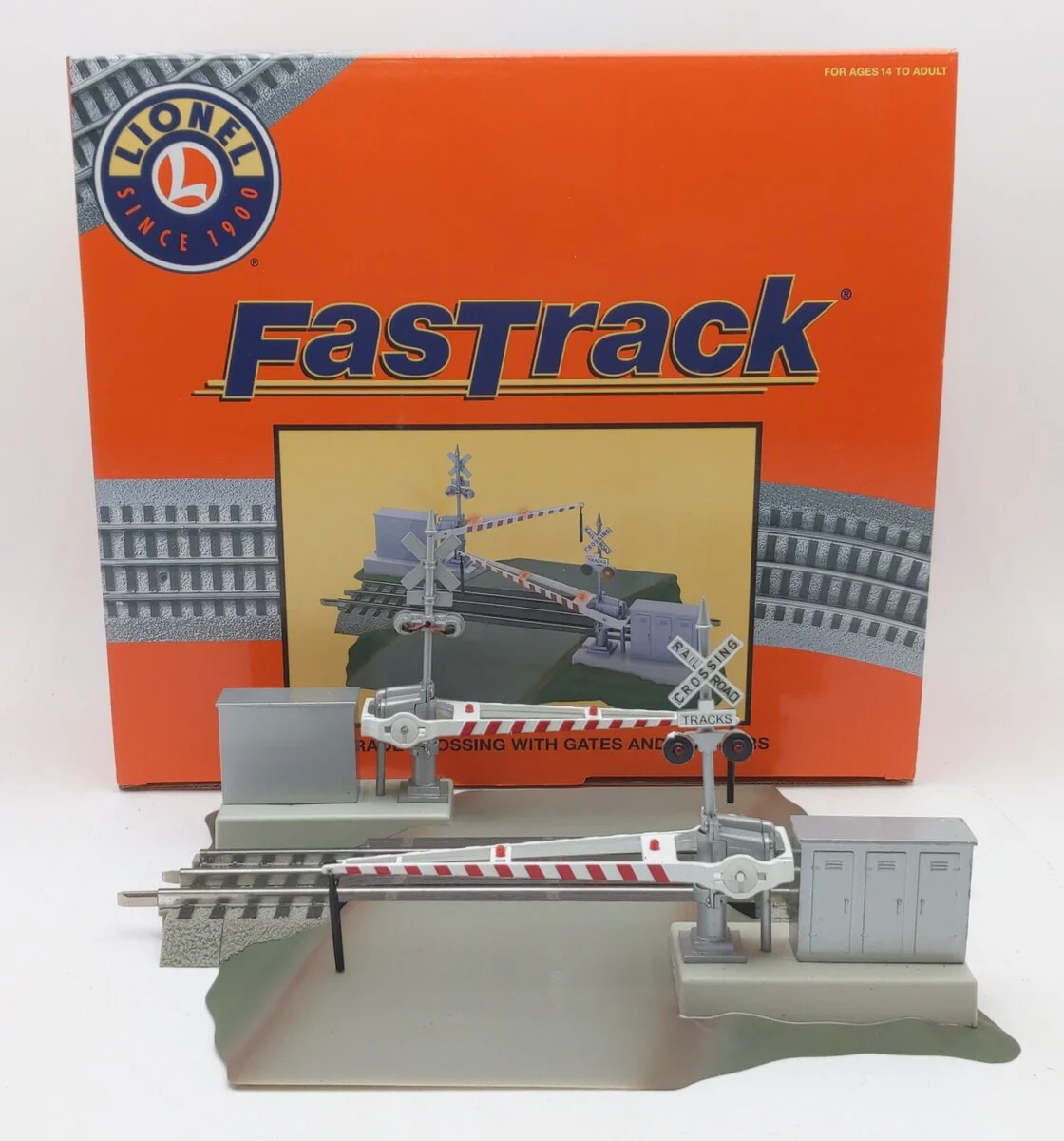 Lionel 6-12062 O Grade Crossing With Gates & Flashers EX/Box