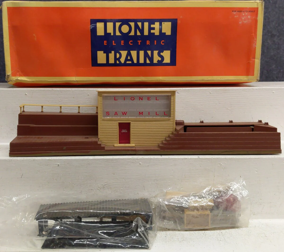 Lionel 6-12873 O Operating Sawmill with Brown Base VG/Box