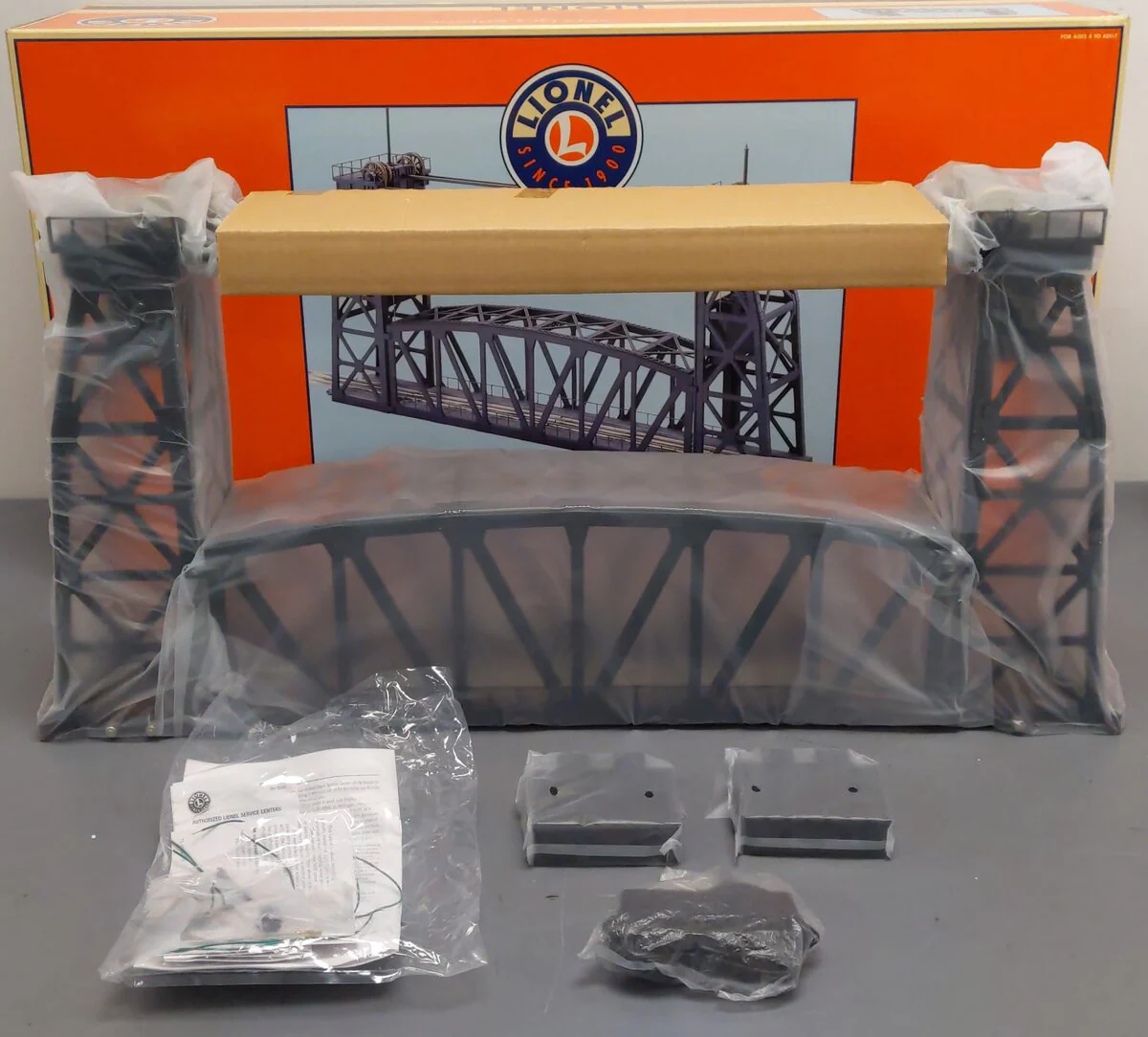 Lionel 6-14167 O Gauge Operating Lift Bridge #213 NIB