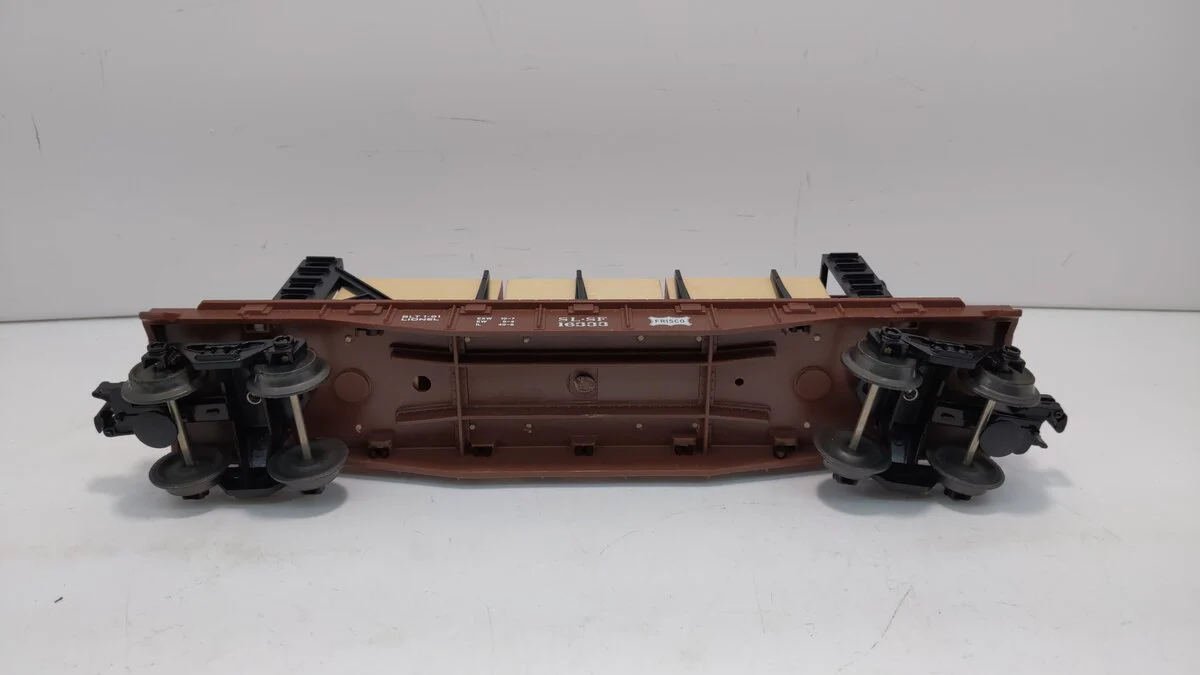 Lionel 6-16333 O Gauge Frisco Bulkhead Flatcar with Wood Load LN/Box - Image 6