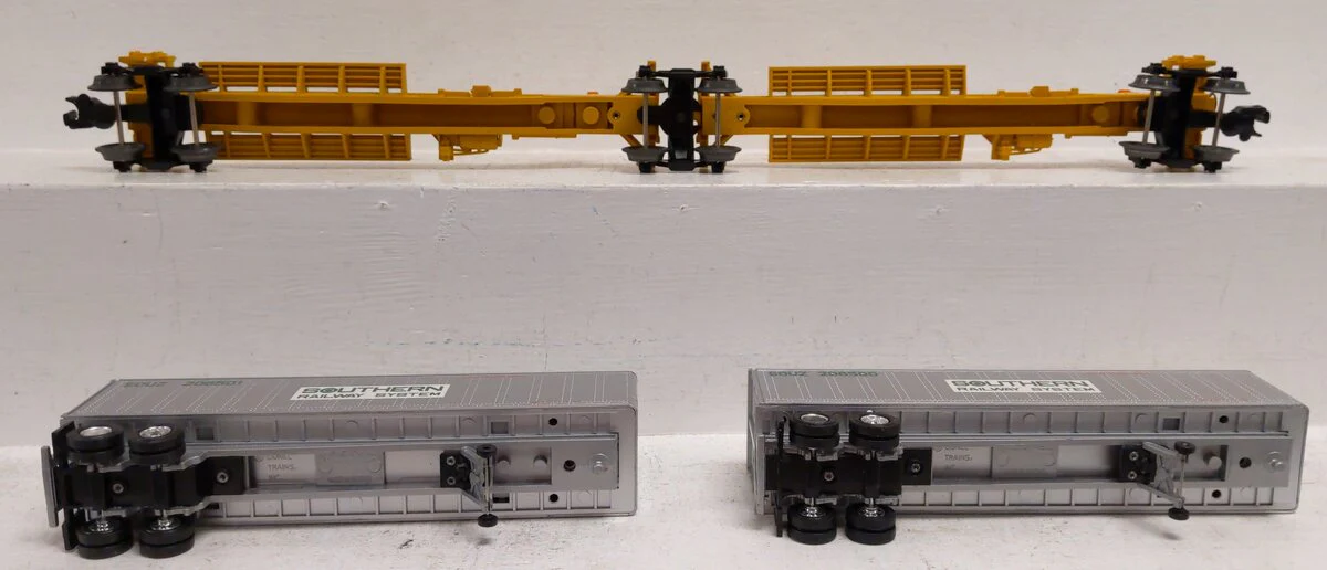 Lionel 6-16363 O Gauge Southern TTUX Flatcar w/ Trailers NIB - Image 4