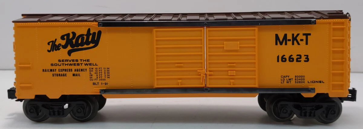 Lionel 6-16623 O Gauge Katy Double Door Boxcar with End-Of-Train Device LN/Box - Image 2