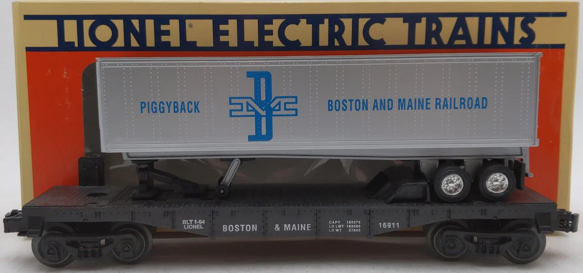 Lionel 6-16911 O Gauge Boston & Maine Flatcar with Piggyback Trailer EX/Box
