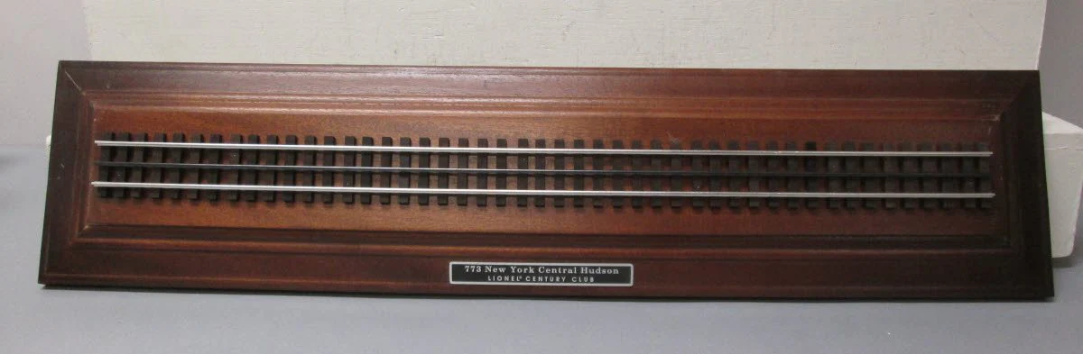 Lionel 6-18058 O NYC 4-6-4 Hudson Steam Locomotive & Tender #773 w/Display Base LN/Box - Image 2