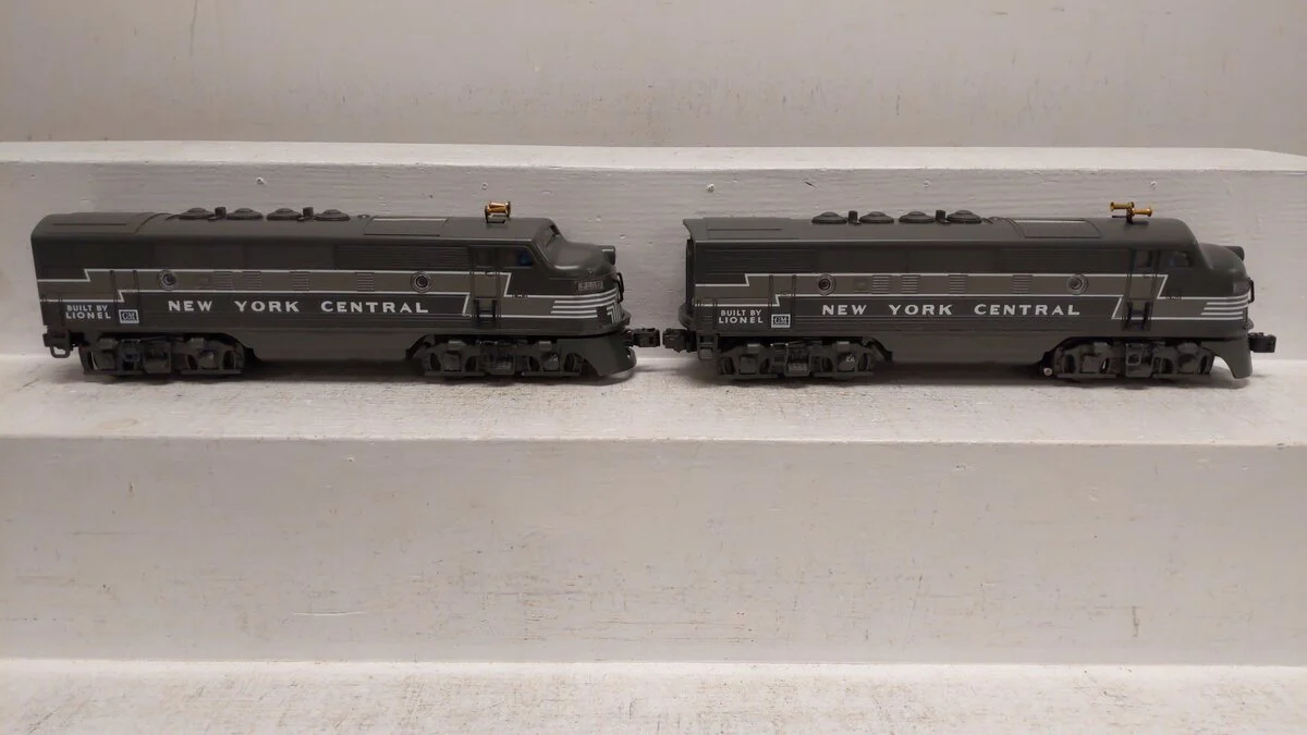 Lionel 6-18135 Lionel Century Club 2333 New York Central F3 A-A Diesel Set LN/Box - Image 2
