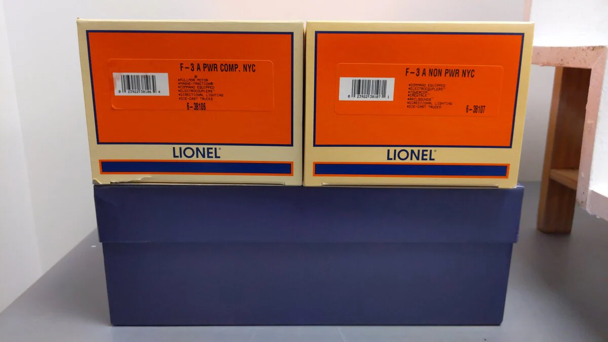 Lionel 6-18135 Lionel Century Club 2333 New York Central F3 A-A Diesel Set LN/Box - Image 3