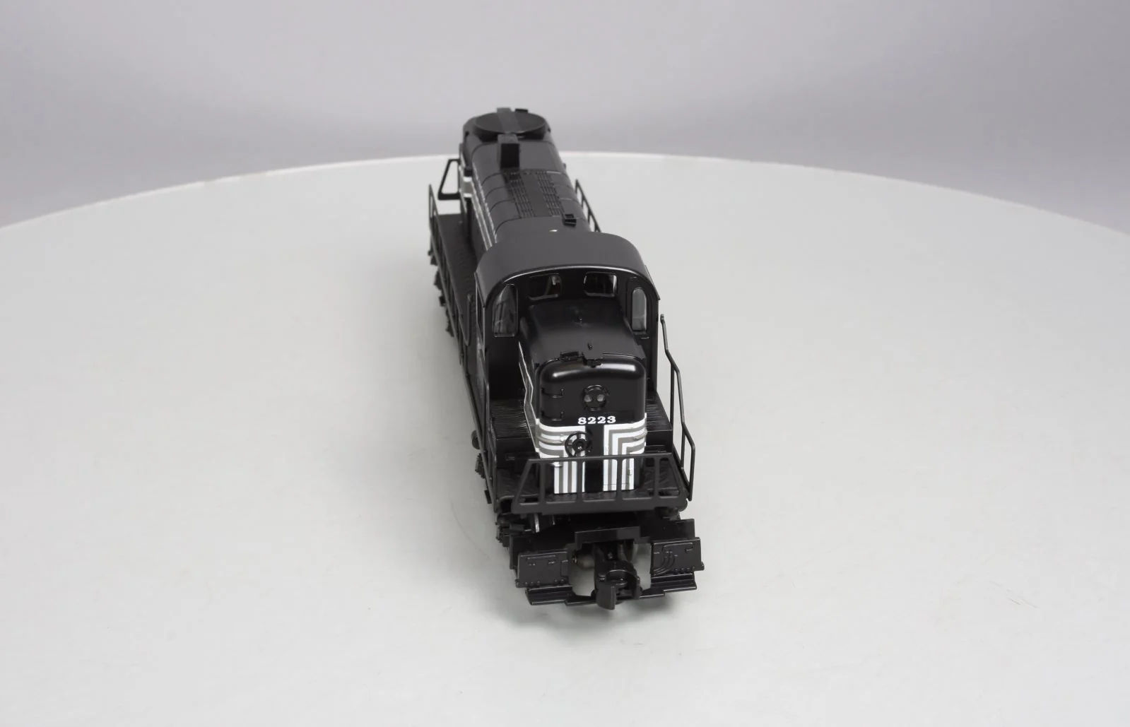 Lionel 6-18835 O New York Central Alco RS-3 Diesel Locomotive #8223 EX/Box - Image 4