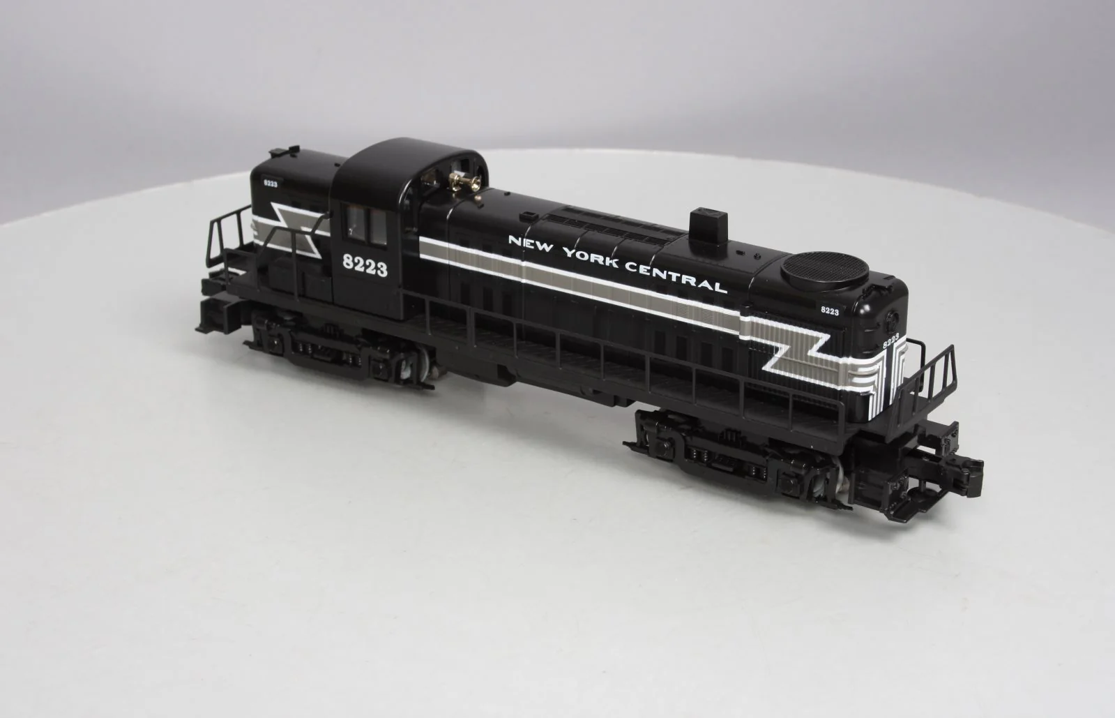 Lionel 6-18835 O New York Central Alco RS-3 Diesel Locomotive #8223 EX/Box - Image 7