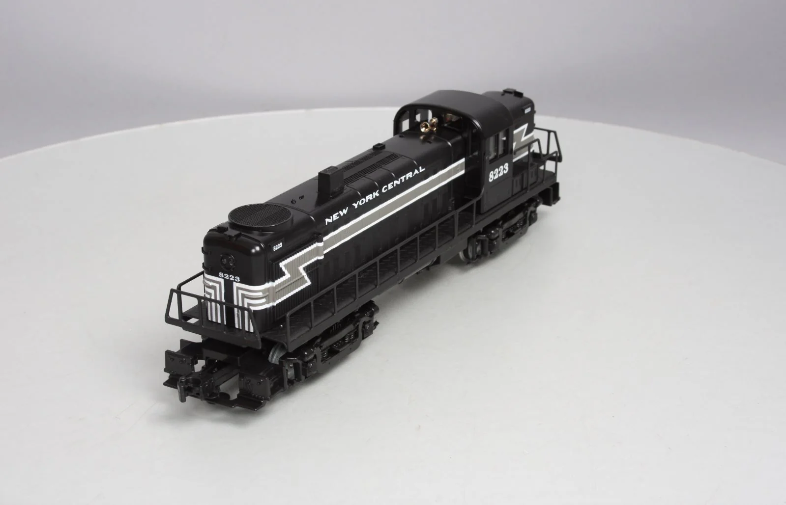 Lionel 6-18835 O New York Central Alco RS-3 Diesel Locomotive #8223 EX/Box - Image 9
