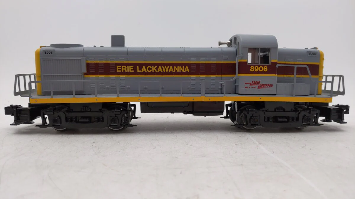Lionel 6-18906 O Gauge Erie Lackawanna RS-3 Diesel Locomotive #8906 w/ Horn LN