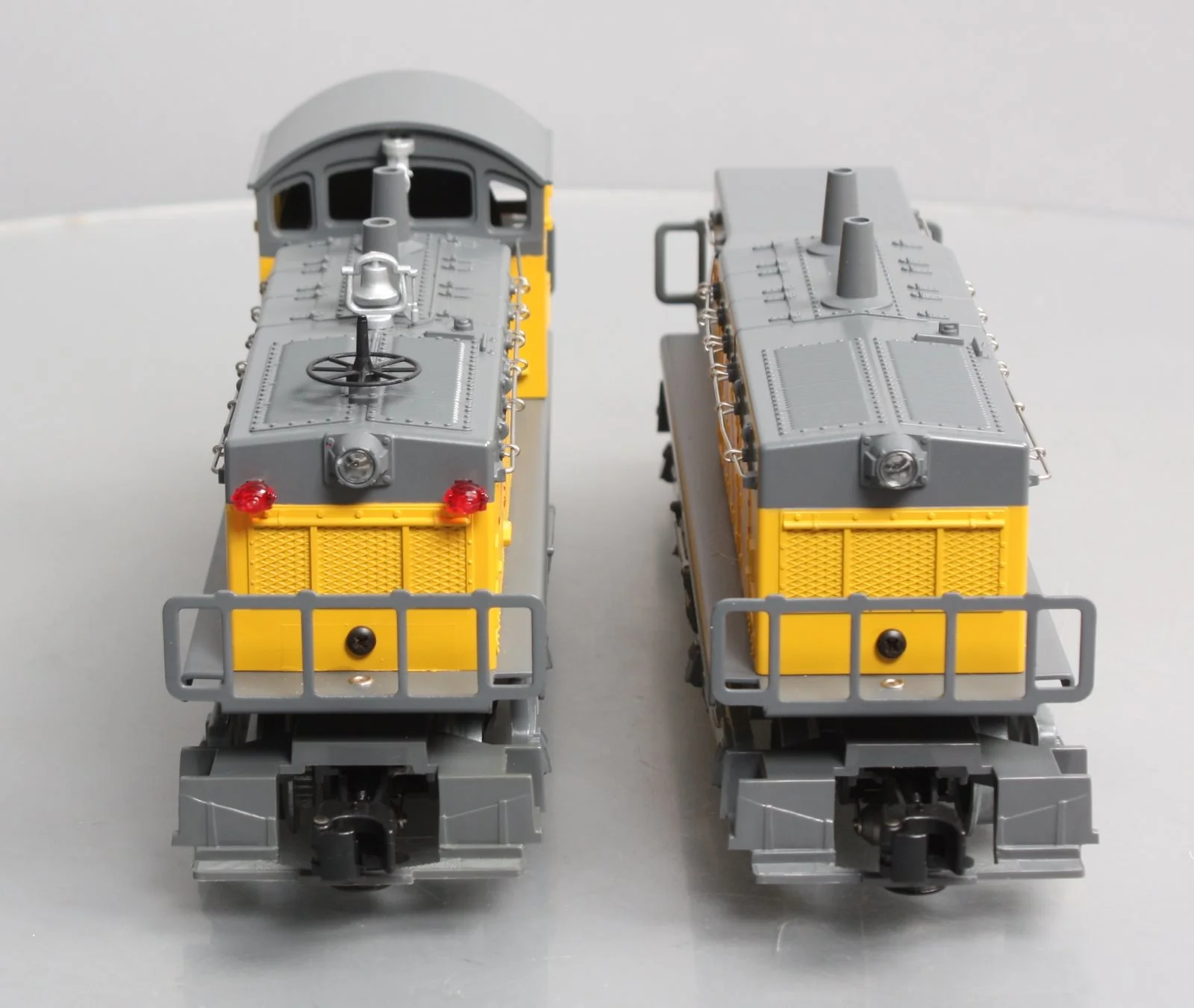 Lionel 6-18939 O Gauge Union Pacific NW2 Diesel Switcher 2-Unit Set #1875/1875B LN/Box - Image 5