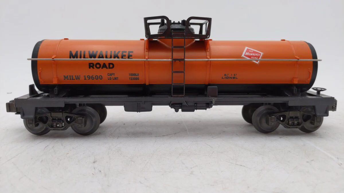Lionel 6-19600 O Gauge Milwaukee Road Single Dome Tank Car #19600 EX/Box - Image 2