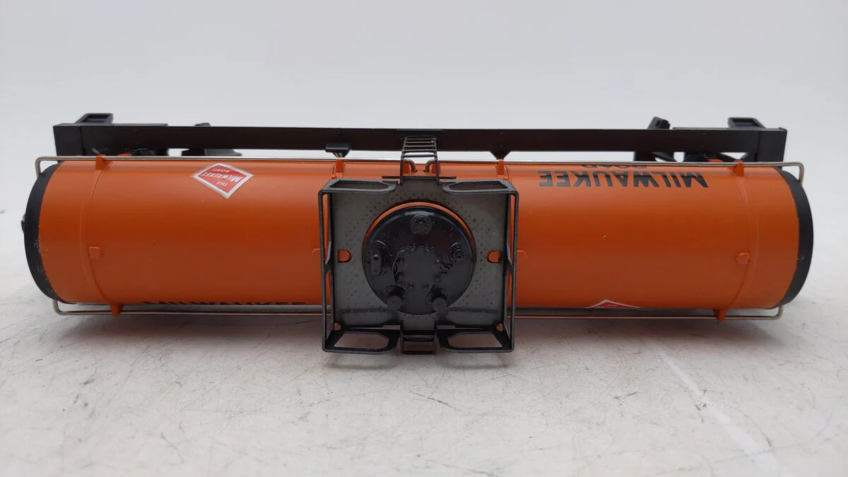 Lionel 6-19600 O Gauge Milwaukee Road Single Dome Tank Car #19600 EX/Box - Image 3