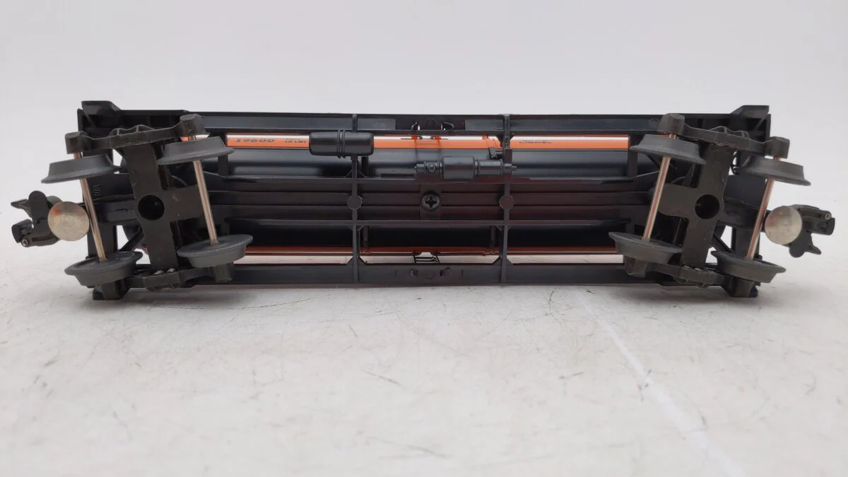Lionel 6-19600 O Gauge Milwaukee Road Single Dome Tank Car #19600 EX/Box - Image 4