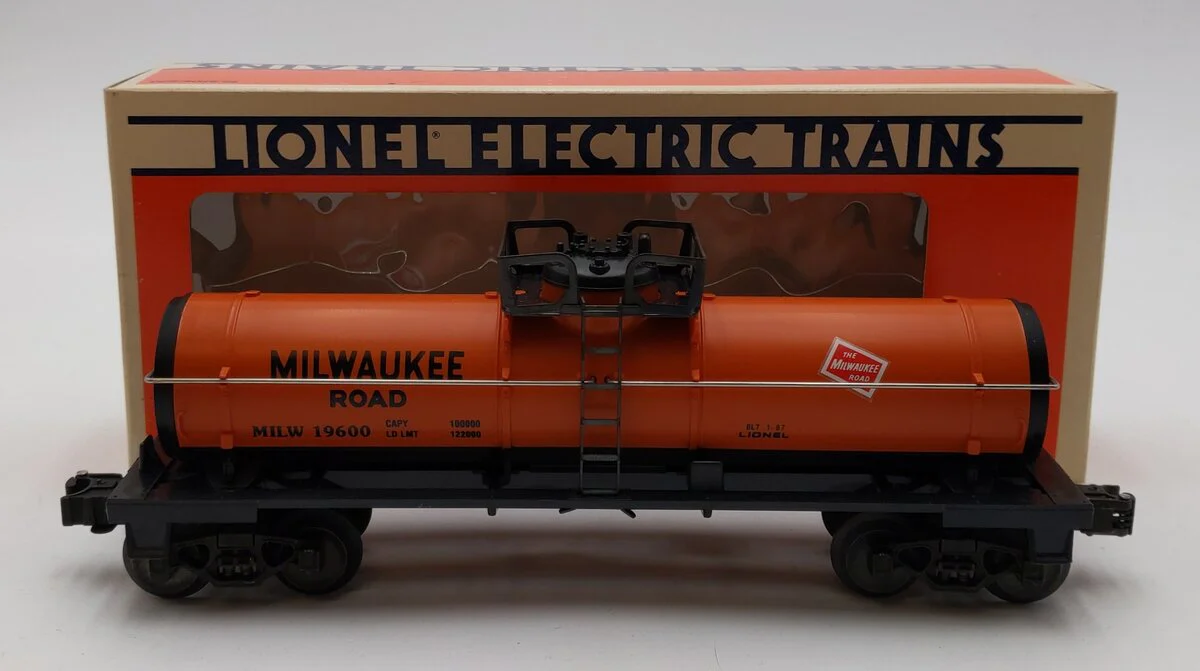 Lionel 6-19600 O Gauge Milwaukee Road Single Dome Tank Car #19600 NIB