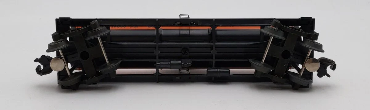 Lionel 6-19600 O Gauge Milwaukee Road Single Dome Tank Car #19600 NIB - Image 4