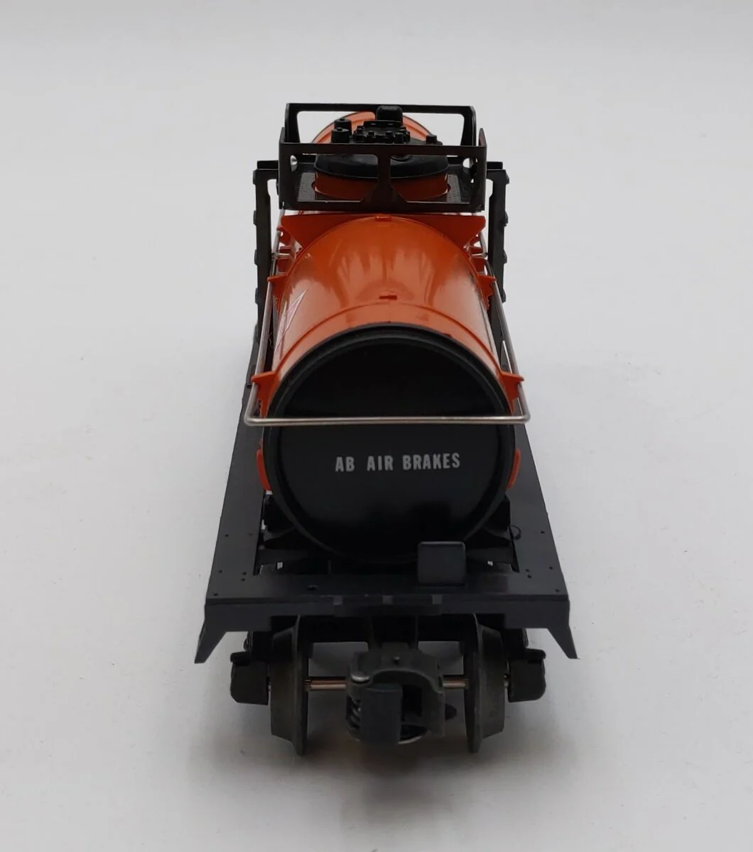 Lionel 6-19600 O Gauge Milwaukee Road Single Dome Tank Car #19600 NIB - Image 6