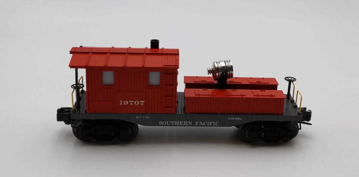 Lionel 6-19707 O Gauge Southern Pacific Searchlight Work Caboose #19707 NIB - Image 2