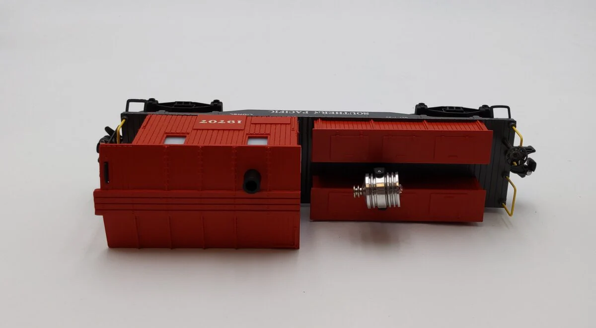 Lionel 6-19707 O Gauge Southern Pacific Searchlight Work Caboose #19707 NIB - Image 3