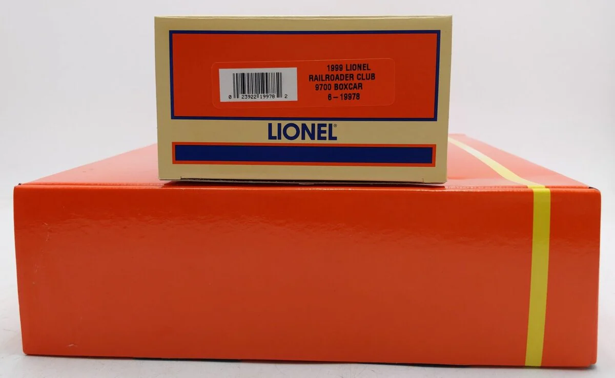 Lionel 6-19978 Lionel RR Club Gold Member Boxcar Set EX/Box - Image 9