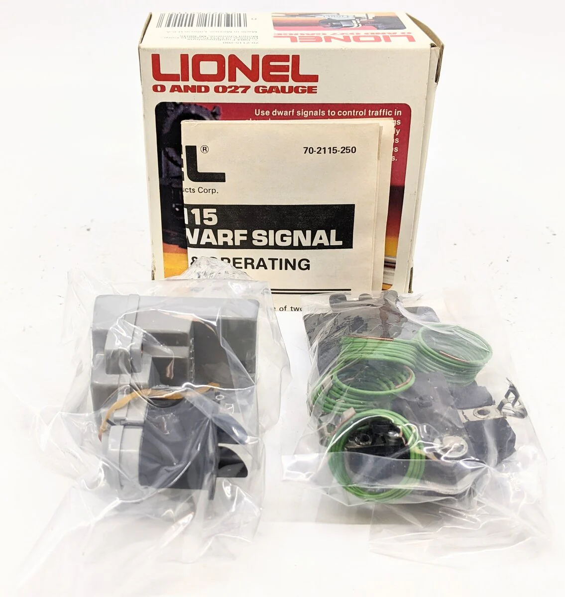 Lionel 6-2115 O and O27 Scale Operating Dwarf Signal NIB