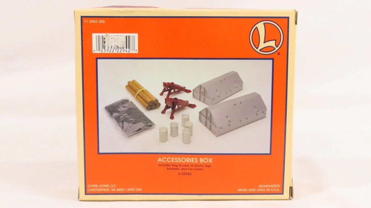 Lionel 6-22942 O Scale Barrels, Logs, Bumpers Accessories Pack LN/Box - Image 3