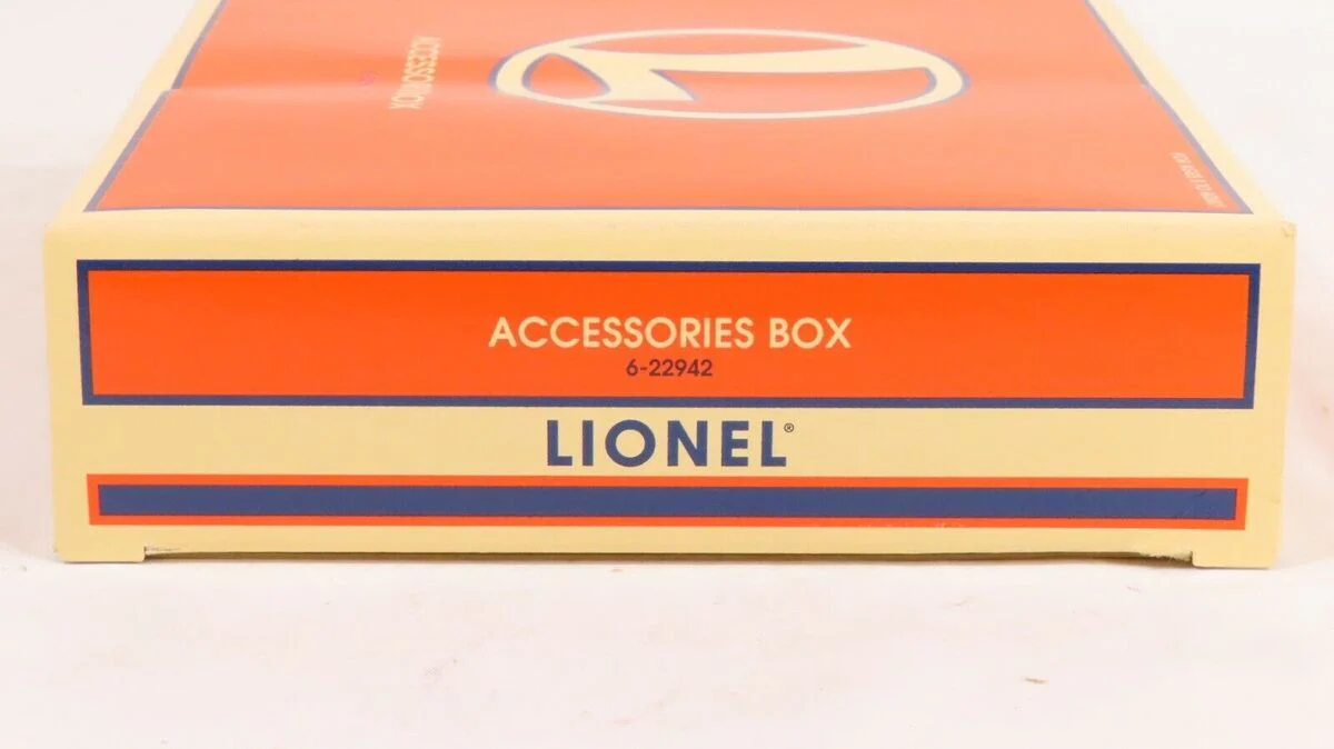 Lionel 6-22942 O Scale Barrels, Logs, Bumpers Accessories Pack LN/Box - Image 4