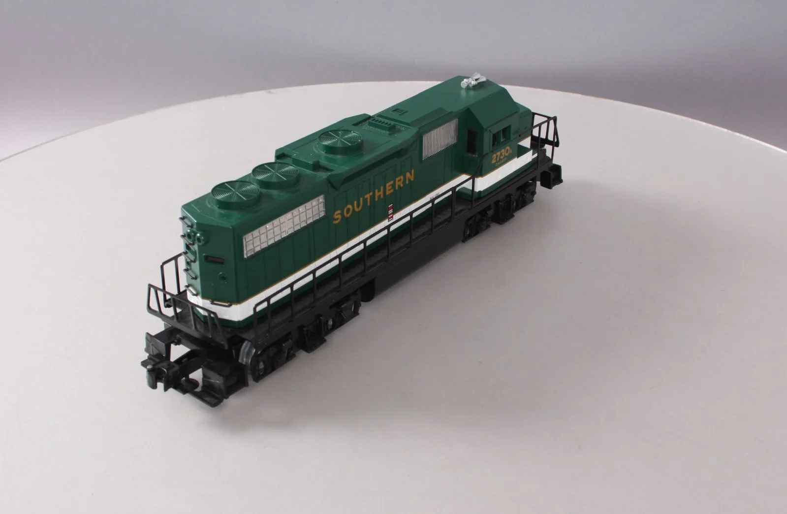 Lionel 6-28843 O Gauge Southern GP-38 Diesel Locomotive #2730 LN/Box - Image 5