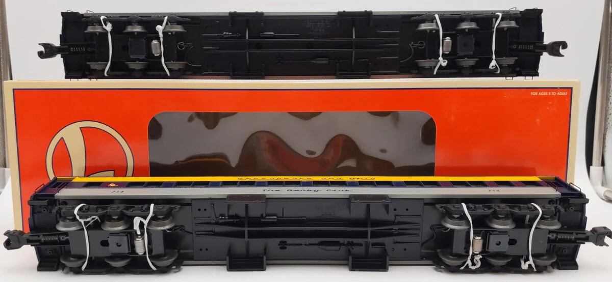 Lionel 6-29010 O Gauge Chesapeake and Ohio Heavyweight Passenger Car (Set of 2) LN/Box - Image 7