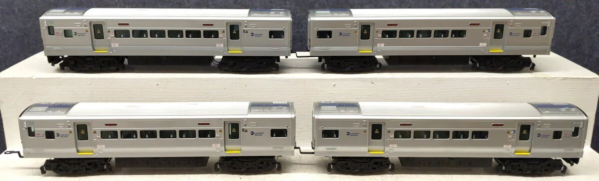 Lionel 6-30114 O Gauge Long Island Railroad M7 Anniversary Commuter Train Set LN/Box - Image 2