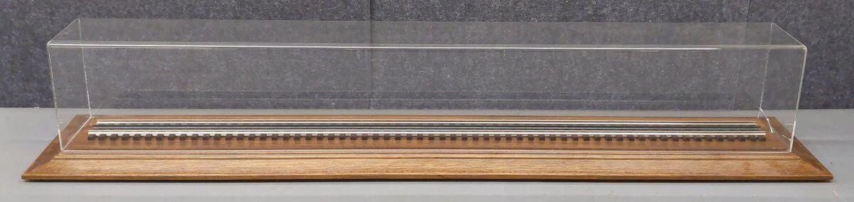Lionel 6-30800 Display Case w/ Wooden Base EX