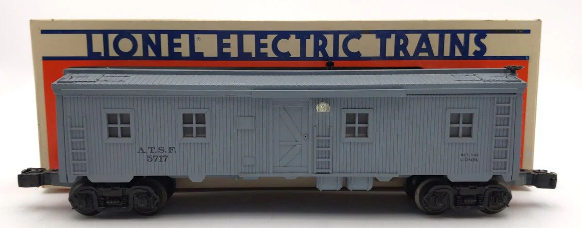 Lionel 6-5717 O Gauge Santa Fe Illuminated Bunk Car NIB - Image 5