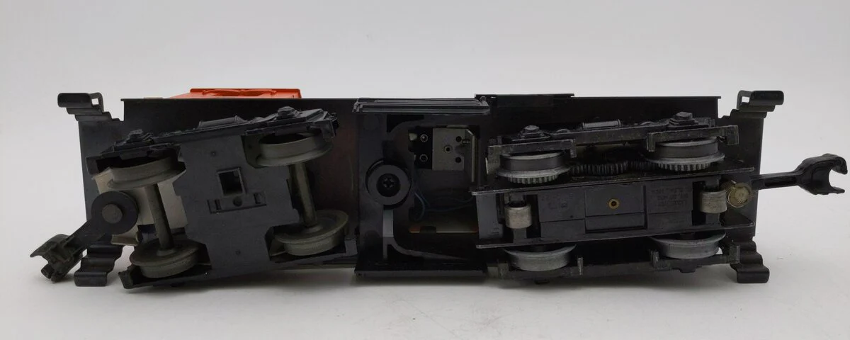 Lionel 6-8111 O Gauge DT&I NW-2 Switcher Diesel Locomotive EX - Image 3