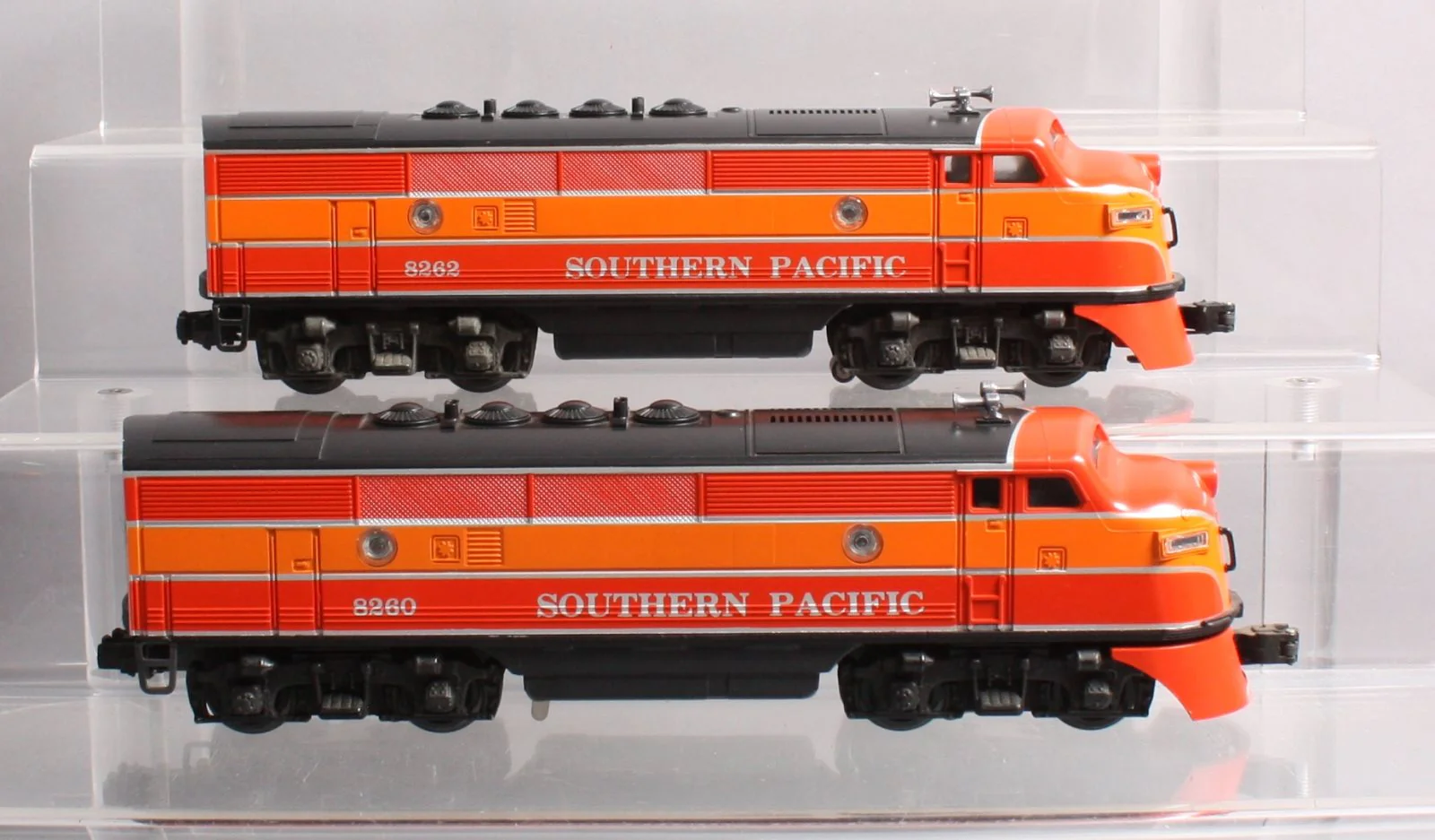Lionel 6-8260 O Gauge Southern Pacific F3 AA Diesel Locomotive Set #8260/8262 EX/Box - Image 2